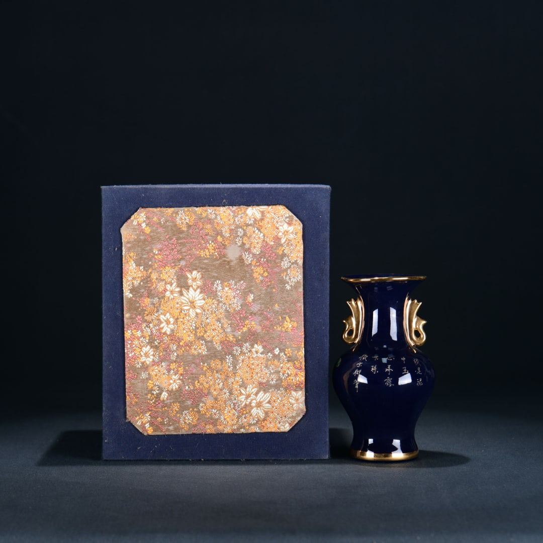 A Exquisite Ru yao Gems Blue Glazed Double-Ears Vase: A Exquisite Ru yao Gems Blue Glazed Double-Ears Vase,Song Dynasty, China,With Mark,Size:6.9inx3.9in 汝窑宝石蓝釉双耳瓶,中国宋