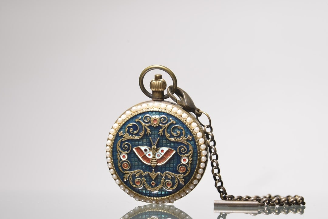 A Exquisite Brass Inlaid Enamel Flower and Butterfly Pattern Pocket Watch: A Exquisite Brass Inlaid Enamel Flower and Butterfly Pattern Pocket Watch,Qing Dynasty, China,Size:2.2in 黄铜嵌珐琅花蝶纹怀表,中ࢲ