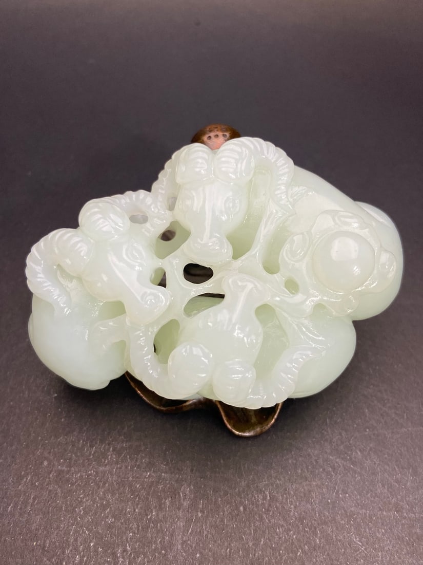 A Exquisite Hotan Jade Sheep Handheld Carving: A Exquisite Hotan Jade Sheep Handheld Carving,Ming Dynasty, China,Size:3.3inx2.2inx1.4in ,Weight:192g 和田玉羊手把件,中国明代