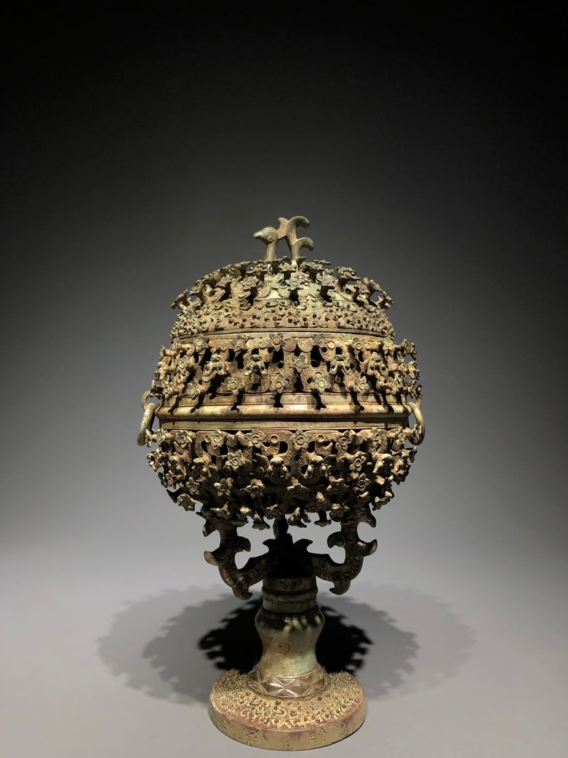 A Exquisite Coppery Phoenix Bird Pattern Jar: A Exquisite Coppery Phoenix Bird Pattern Jar,Han Dynasty, China,Size:8.7inx7.9inx13.4in ,Weight:5500g 铜造凤鸟纹罐,中国汉代