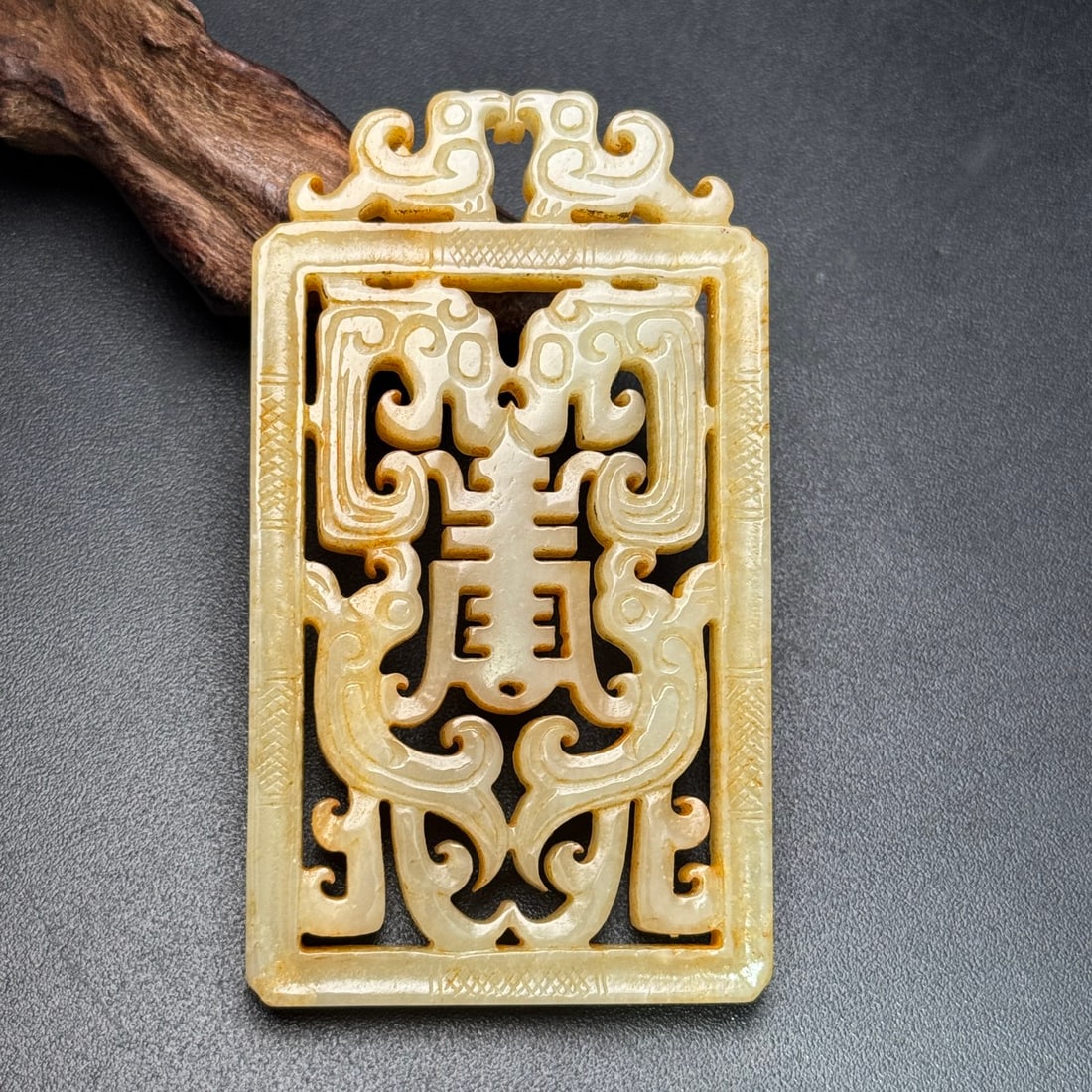 A Exquisite Hotan Jade Hollow Dragon and Phoenix Pendant: A Exquisite Hotan Jade Hollow Dragon and Phoenix Pendant,Ming Dynasty, China,Size:1.9inx3.2inx0.2in ,Weight:48g 和田玉镂空龙凤玉佩,中国