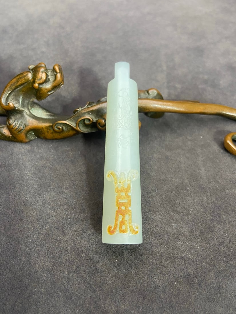 A Exquisite Hotan Jade Handheld Carving: A Exquisite Hotan Jade Handheld Carving,Ming Dynasty, China,Size:2.9inx0.6in ,Weight:22g 和田玉手把件,中国明代