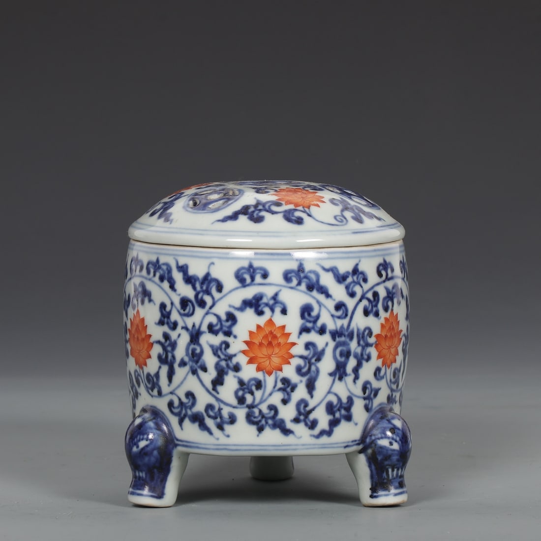 A Exquisite Blue and White Iron-Red Lotus Pattern Tripod Censer: A Exquisite Blue and White Iron-Red Lotus Pattern Tripod Censer,Ming Dynasty, China,Xuande Six-character Mark,Size:4.7inx4in 青花矾红缠枝莲纹三
