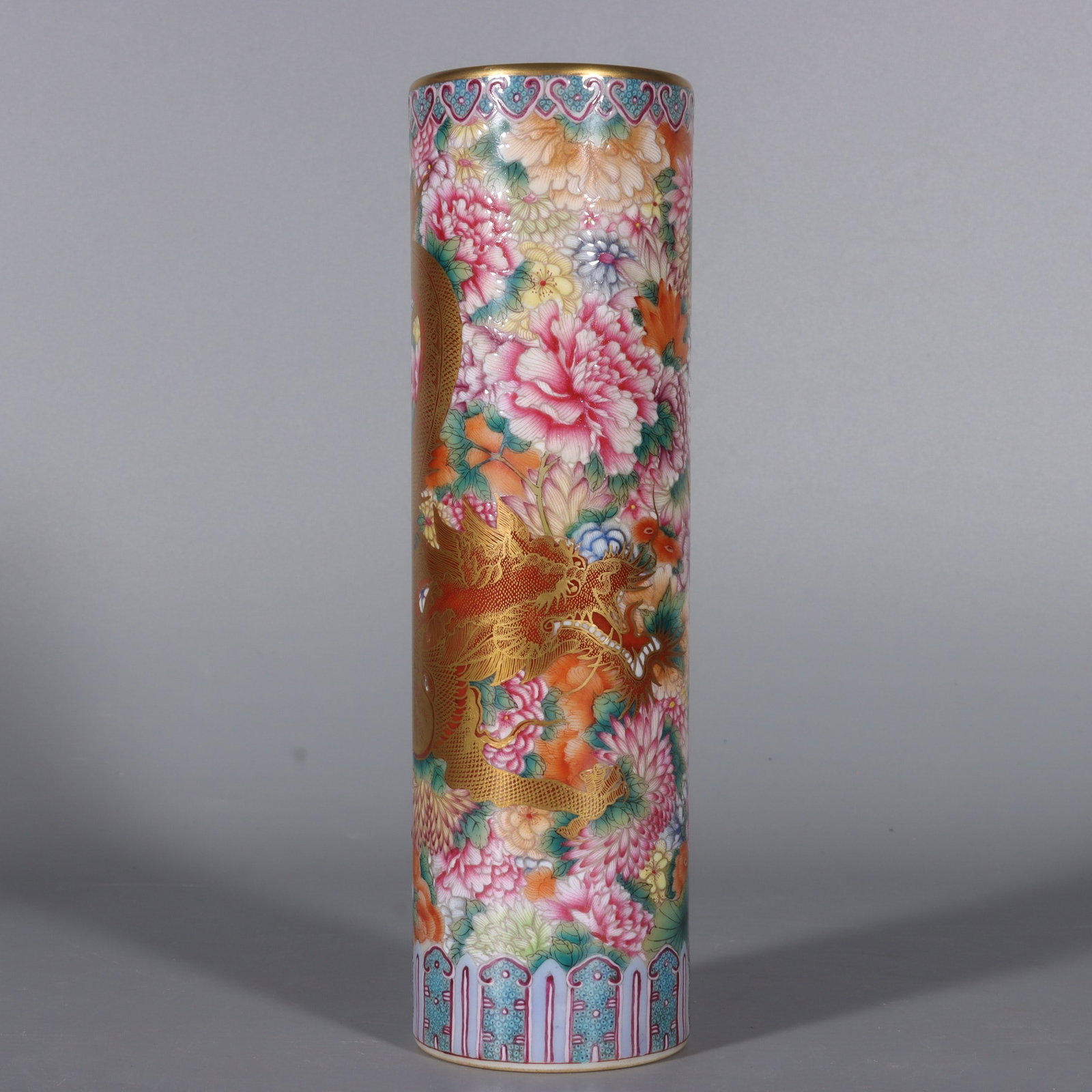 A Exquisite Famille-Rose Painted Gold Dragon Pattern Brush Pot: A Exquisite Famille-Rose Painted Gold Dragon Pattern Brush Pot,Qing Dynasty, China,Yongzheng Four-character Mark,Size:7.4inx2.1inx2.1in 粉彩描金龙纹笔筒