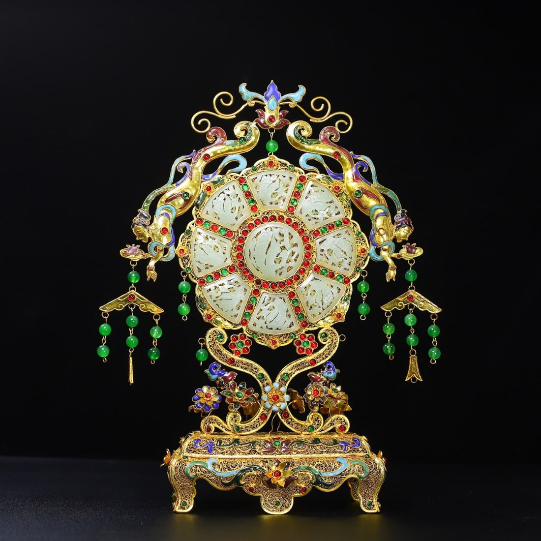 A Exquisite Filigree Inlaid Hotan Jade Screen Ornament: A Exquisite Filigree Inlaid Hotan Jade Screen Ornament,Qing Dynasty, China,Qianlong Four-character Mark,Size:10.6inx13.4in,Weight:920g 花丝镶嵌和田玉屏&