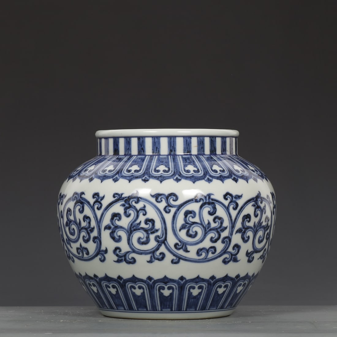 A Exquisite Blue and White Winding Grass Pattern Jar - 5