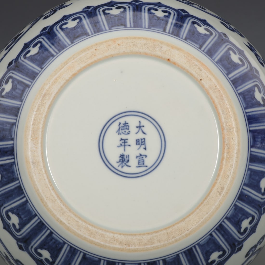 A Exquisite Blue and White Winding Grass Pattern Jar - 8
