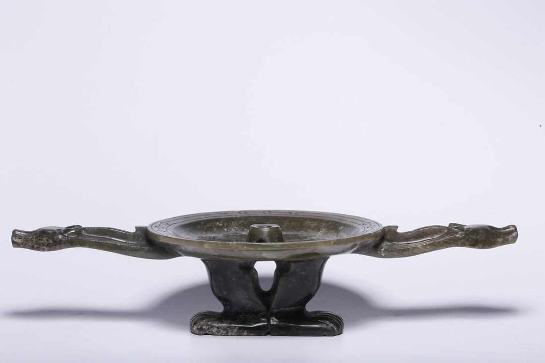 A Exquisite Gaogu Jade Dragon Head Incense Holder: A Exquisite Gaogu Jade Dragon Head Incense Holder,Han Dynasty, China,Size:1.9inx8.7inx4.1in ,Weight:245g 高古玉龙首香插,中国汉代