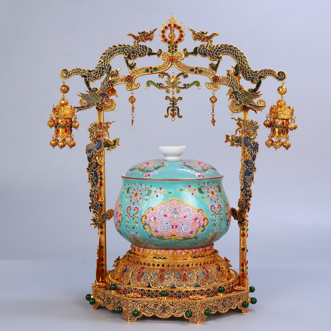 A Exquisite Cloisonné Famille-Rose Interlocking Lotus Pattern Box: A Exquisite Cloisonné Famille-Rose Interlocking Lotus Pattern Box ,Qing Dynasty, China,Qianlong Four-character Mark,Size:14.6inx11.8in ,Weight:1645g 掐丝镶嵌粉ঊ