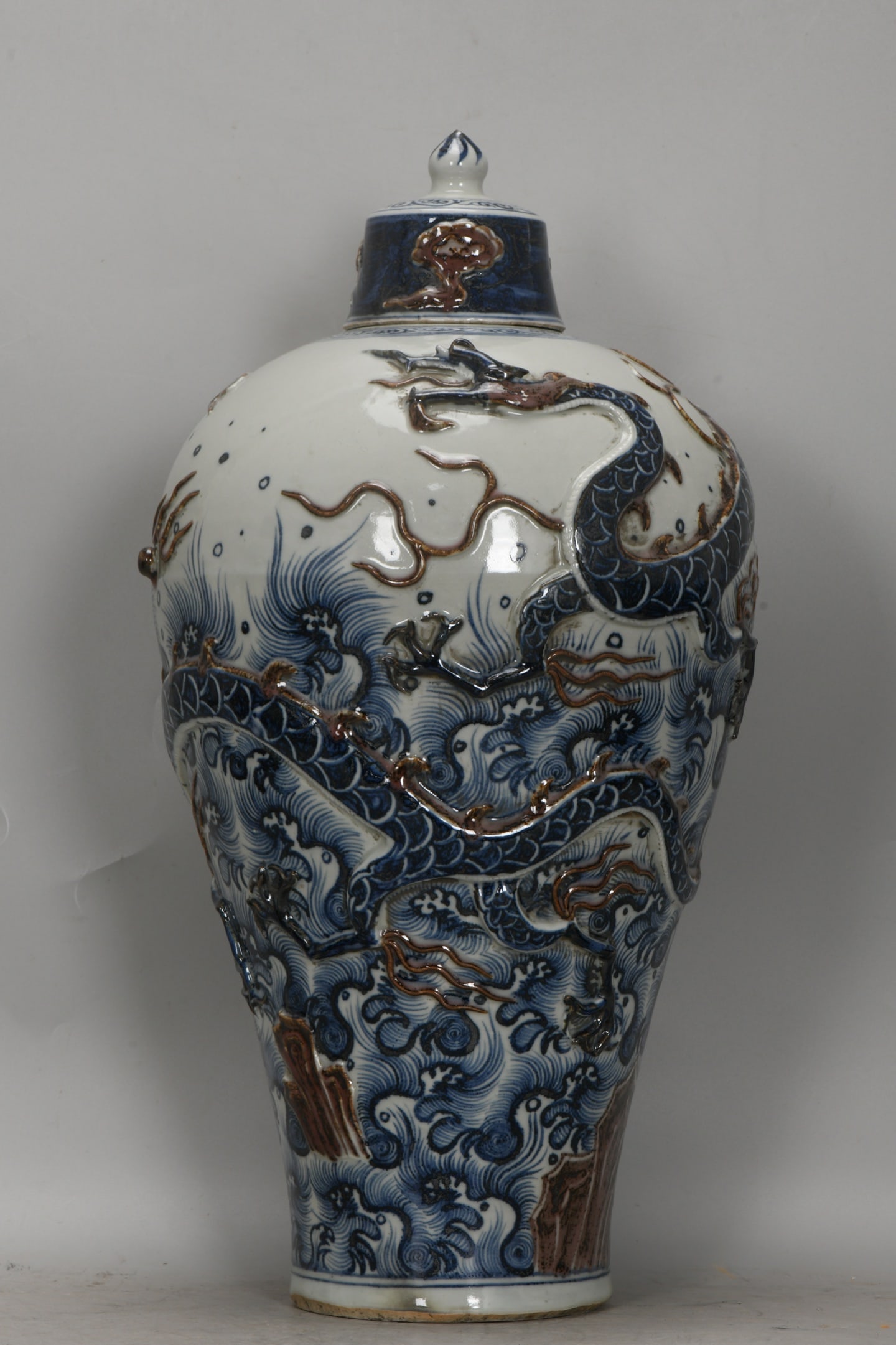 A Exquisite Blue and White Dragon Pattern Vase - 2