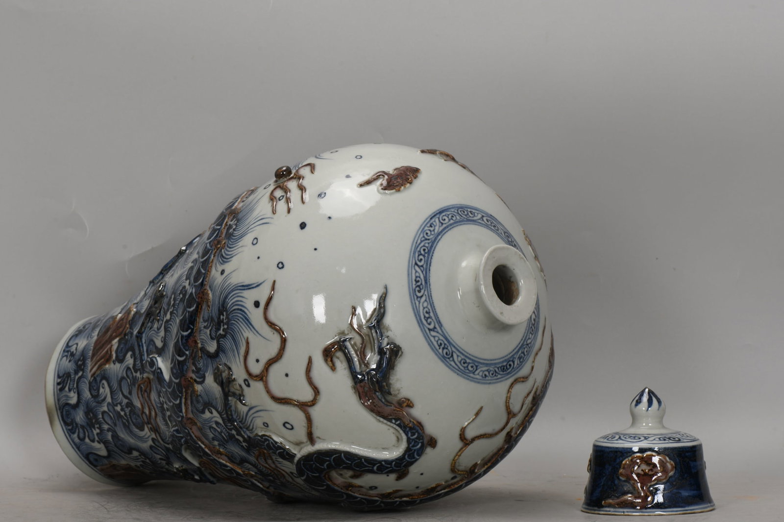 A Exquisite Blue and White Dragon Pattern Vase - 3