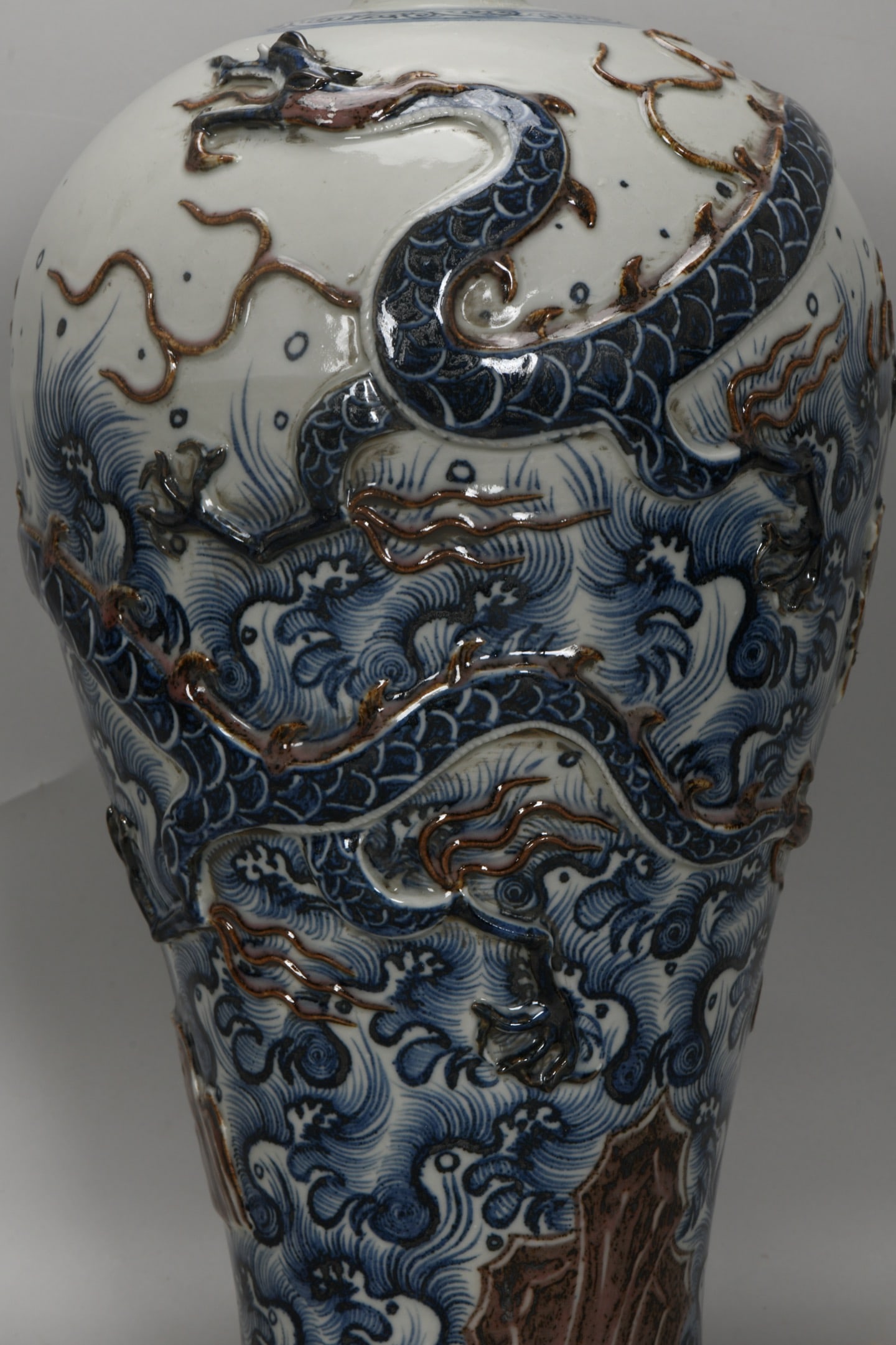 A Exquisite Blue and White Dragon Pattern Vase - 4