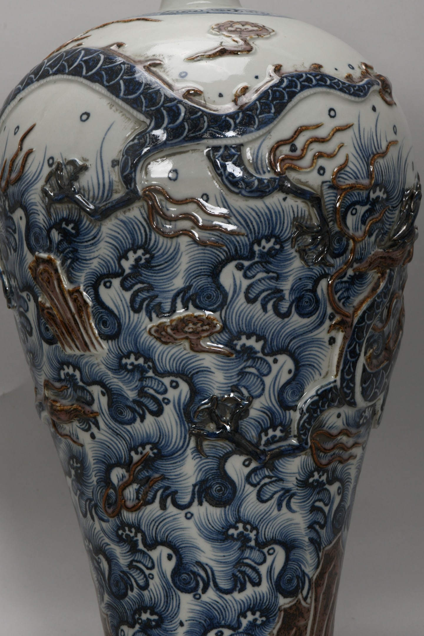 A Exquisite Blue and White Dragon Pattern Vase - 5
