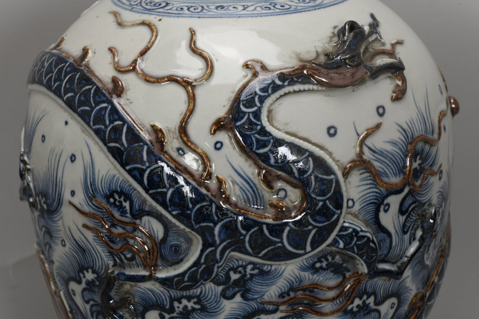A Exquisite Blue and White Dragon Pattern Vase - 6