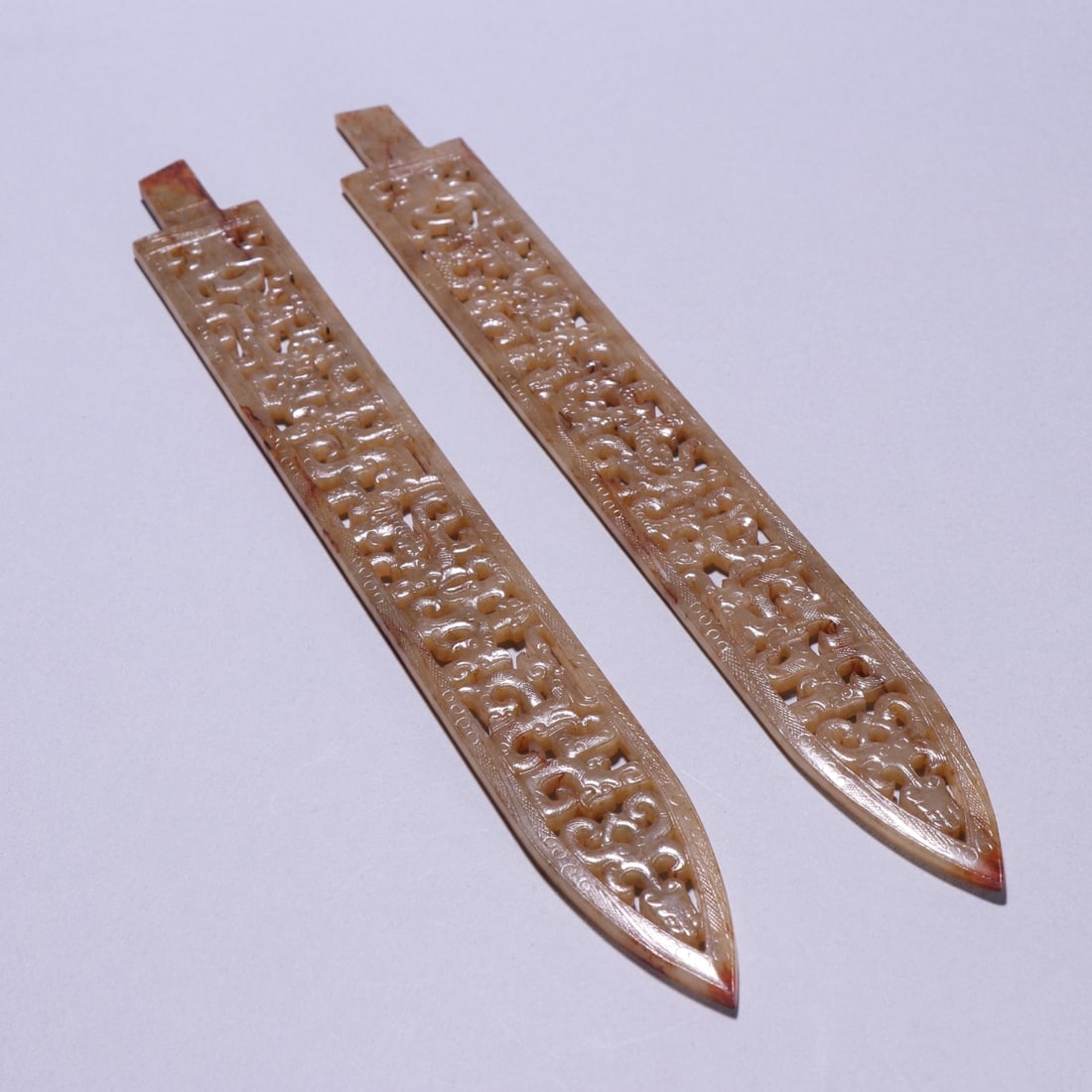 A pair of Exquisite Gaogu Jade Dragon Pattern Sword: A pair of Exquisite Gaogu Jade Dragon Pattern Sword,Han Dynasty, China,Size:6.4inx1.2in,Weight:67.1g 一对高古玉龙纹剑,中国汉代