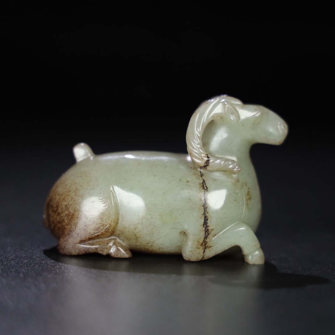 A Exquisite Hotan Jade Sheep Ornament: A Exquisite Hotan Jade Sheep Ornament,Qing Dynasty, China,Size:3inx1.3inx2in,Weight:149.1g 和田玉羊摆件,中国清代