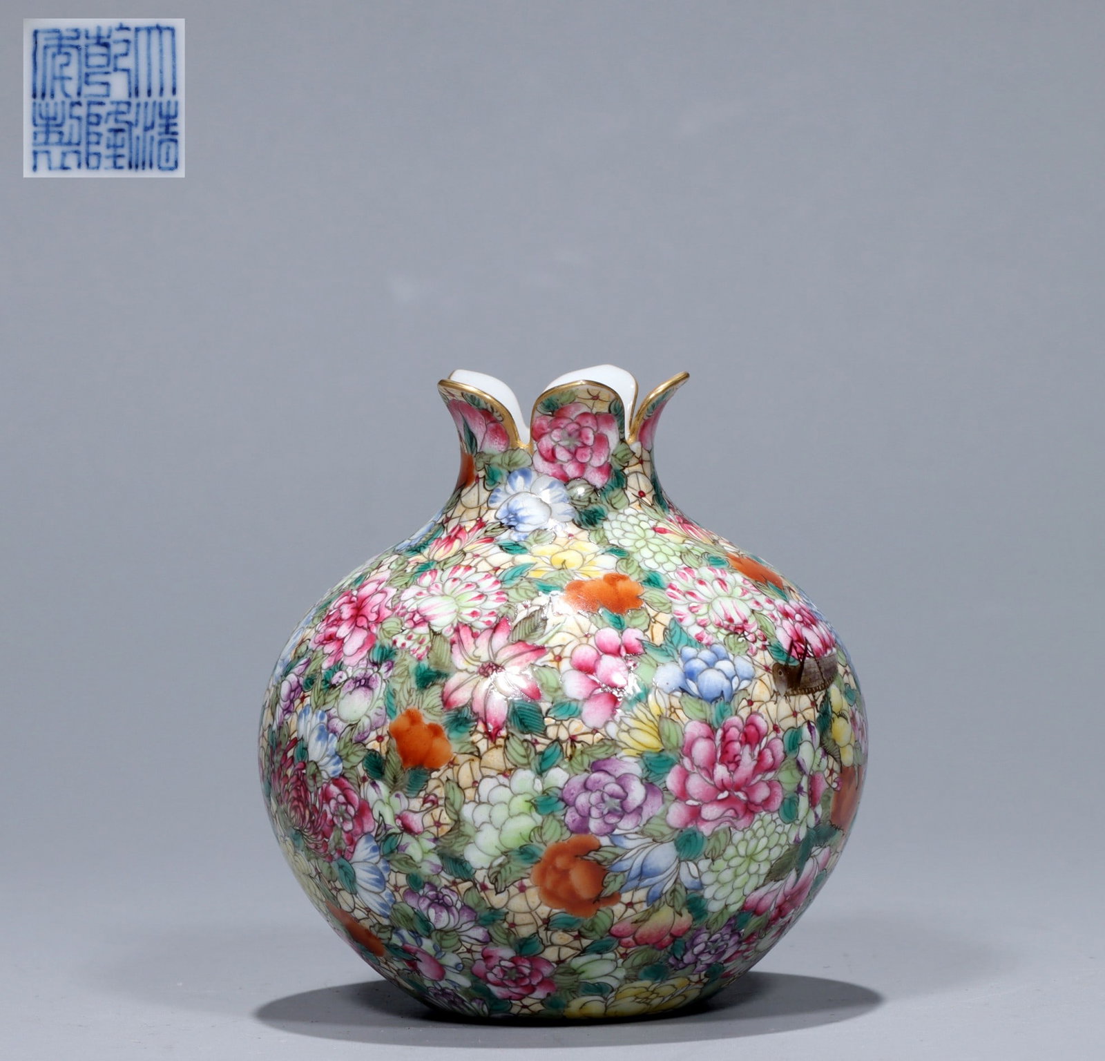 A Exquisite Famille-Rose Flower Pattern Pomegranate-Shaped Vase: A Exquisite Famille-Rose Flower Pattern Pomegranate-Shaped Vase,Qing Dynasty, China,Qianlong Six-character Mark,Size:3.3inx1.2inx3.1inx1.2in,Weight:100g 粉彩花卉纹石