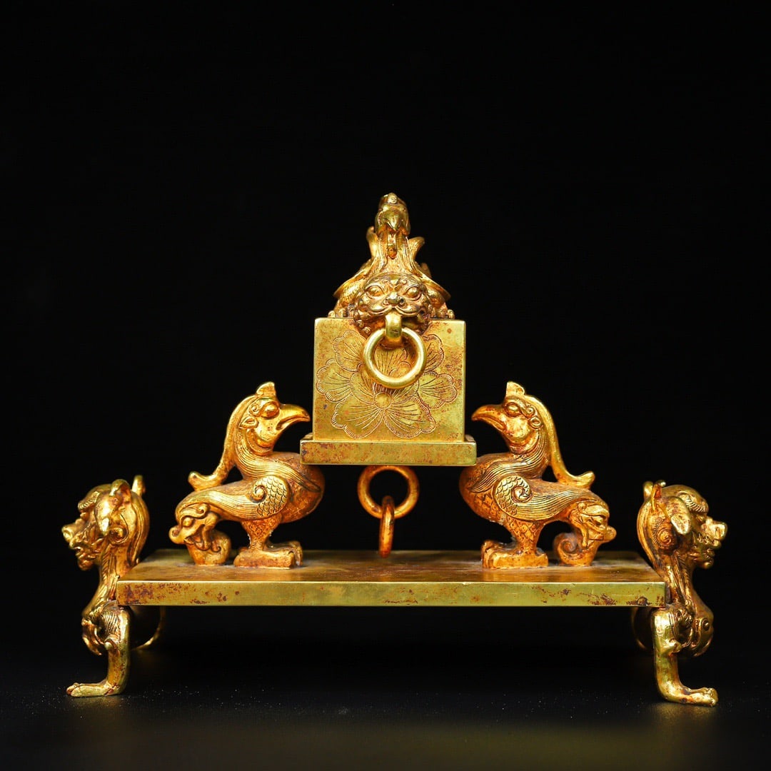 A Set of Exquisite Gilt Bronze Phoenix Seal: A Set of Exquisite Gilt Bronze Phoenix Seal,Qing Dynasty, China,Qianlong Four-character Mark,Size:10.2inx4.7inx7.5in,Weight:5680g 一套铜鎏金凤印章,È