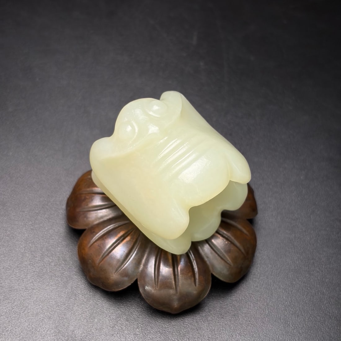 A Exquisite Hotan Jade Cicada Pattern Thumb Ring - 7