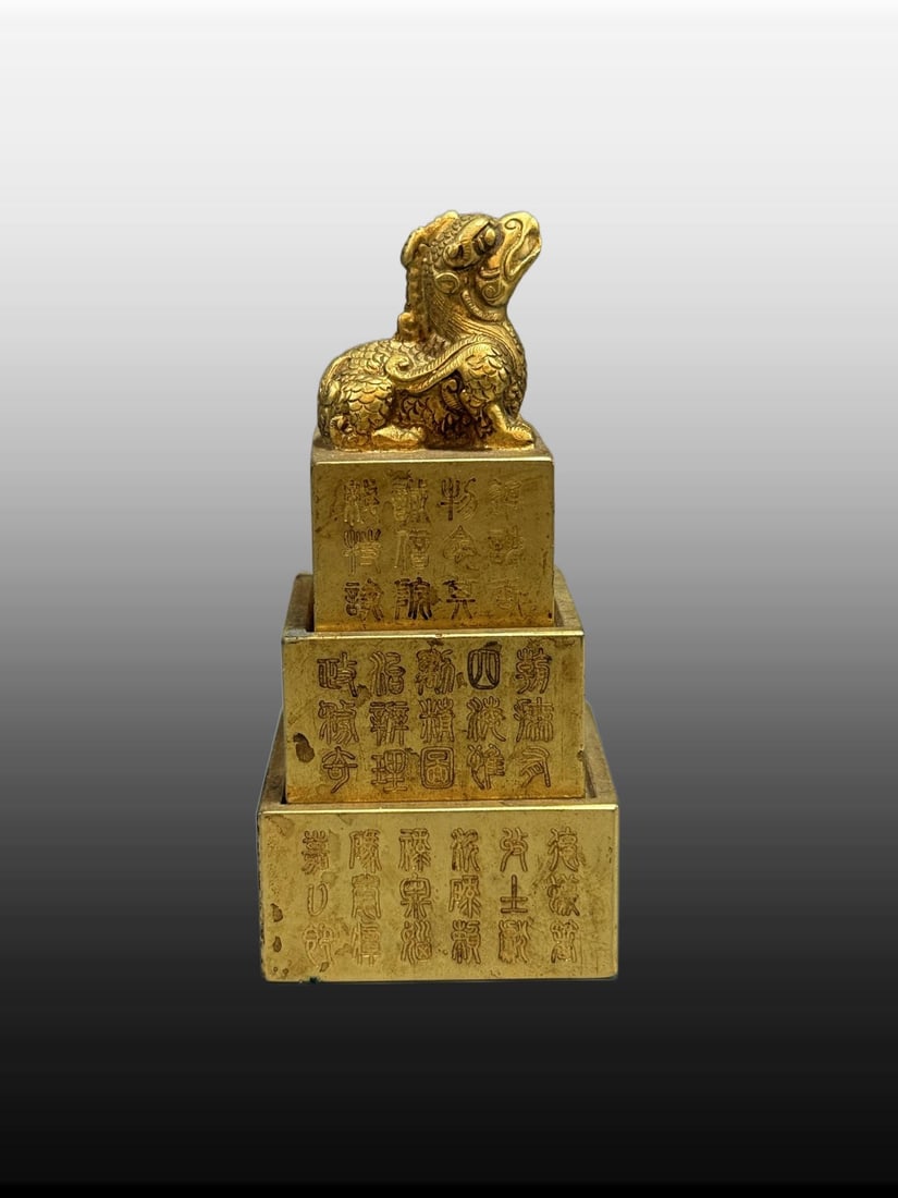 A Exquisite Gilt Bronze Seal: A Exquisite Gilt Bronze Seal,Qing Dynasty, China,Size:4.9inx2.4in ,Weight:1925g 铜鎏金印章,中国清代
