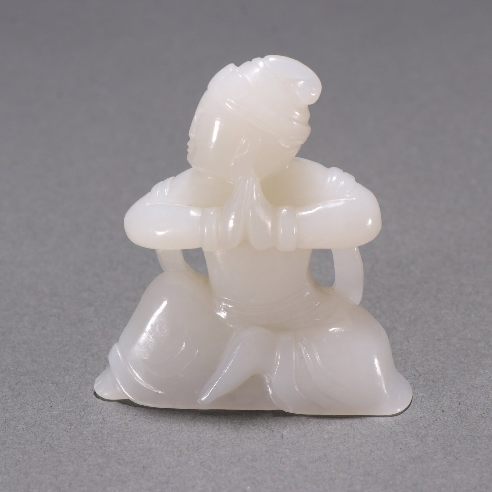 A Exquisite Hotan Jade Human shape Ornament: A Exquisite Hotan Jade Human shape Ornament,Qing Dynasty, China,Size:2.1inx2.2in,Weight:65g 和田玉人形摆件,中国清代