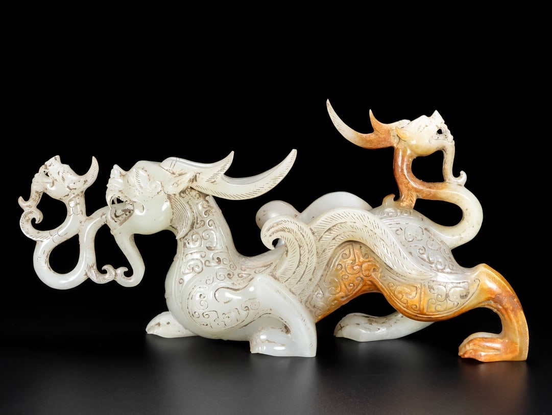 A Exquisite Hotan Jade Dragon Ornament: A Exquisite Hotan Jade Dragon Ornament,Han Dynasty, China,Size:9.4inx2inx5.1in ,Weight:923g 和田玉龙摆件,中国汉代