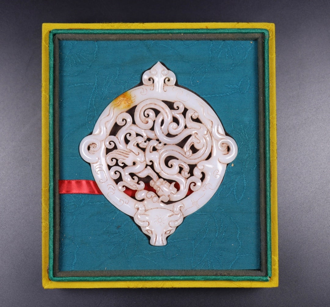 A Exquisite Hotan Jade Bi: A Exquisite Hotan Jade Bi,Han Dynasty, China,Size:4.9inx4.3inx0.4in ,Weight:183g 和田玉璧,中国汉代