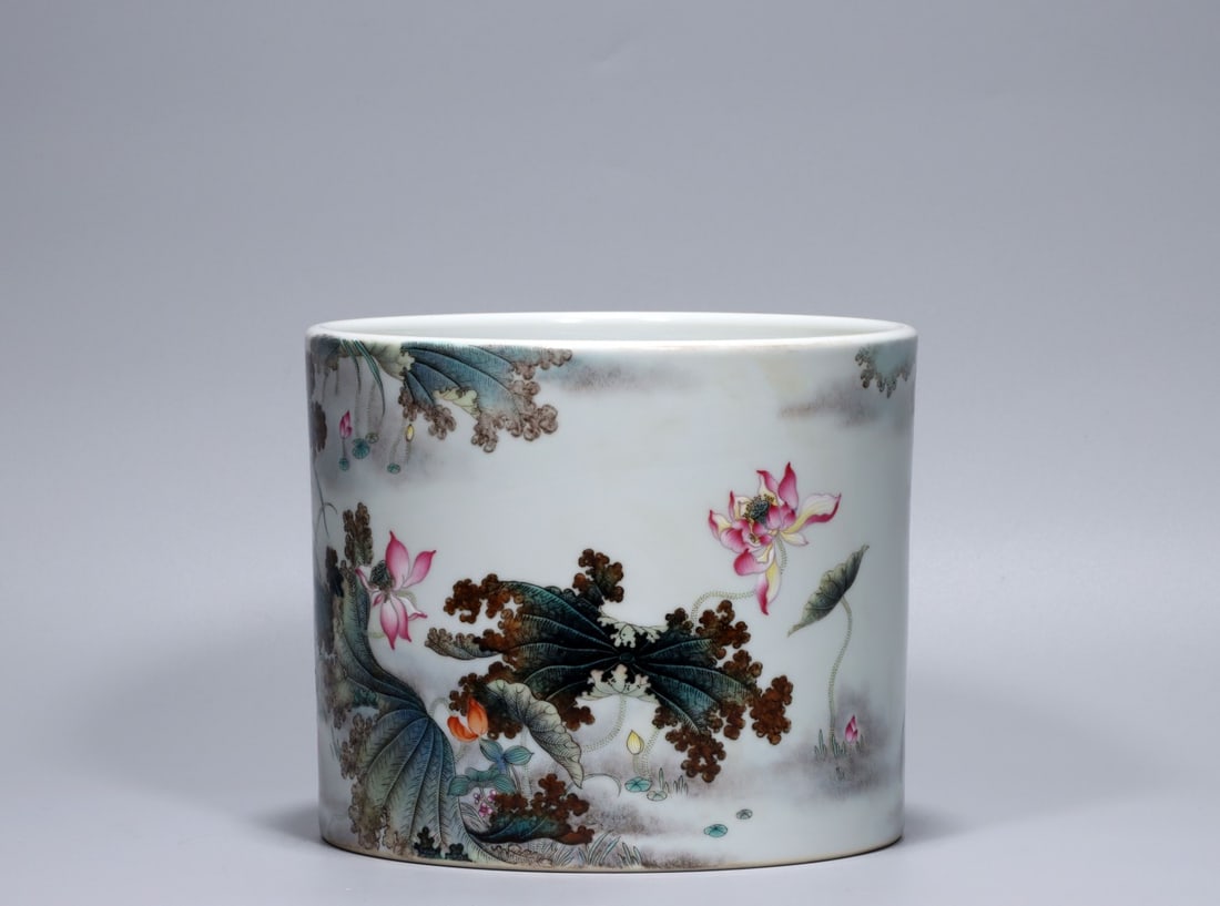 A Exquisite Enamel Fish and Lotus Pattern Brush Pot - 2