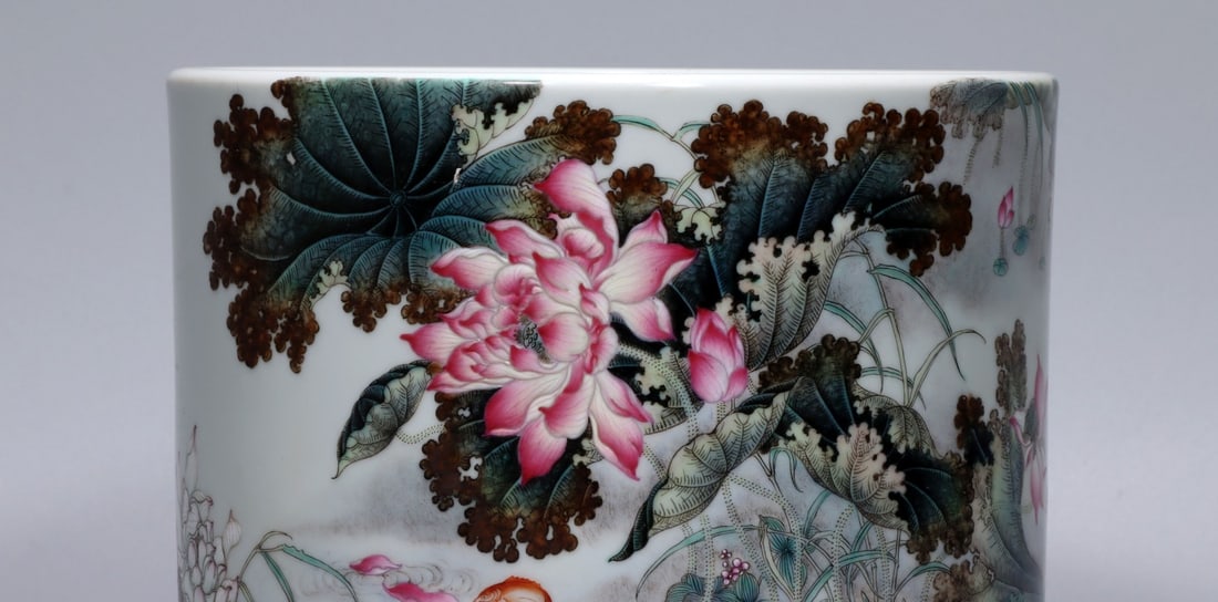 A Exquisite Enamel Fish and Lotus Pattern Brush Pot - 4
