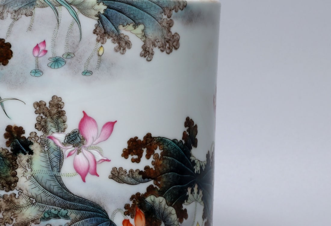 A Exquisite Enamel Fish and Lotus Pattern Brush Pot - 6