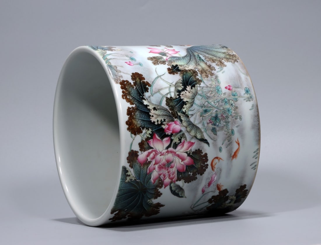 A Exquisite Enamel Fish and Lotus Pattern Brush Pot - 8