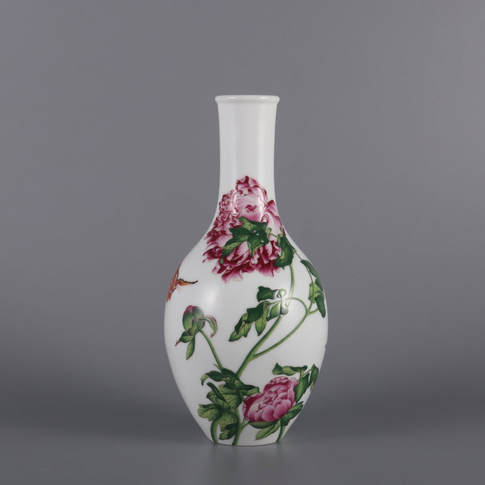 A Exquisite Famille-Rose Flower Pattern Vase: A Exquisite Famille-Rose Flower Pattern Vase,Qing Dynasty, China,Qianlong Four-character Mark,Size:8.3inx3.7inx1.6in 粉彩花卉纹瓶,中国清代,&
