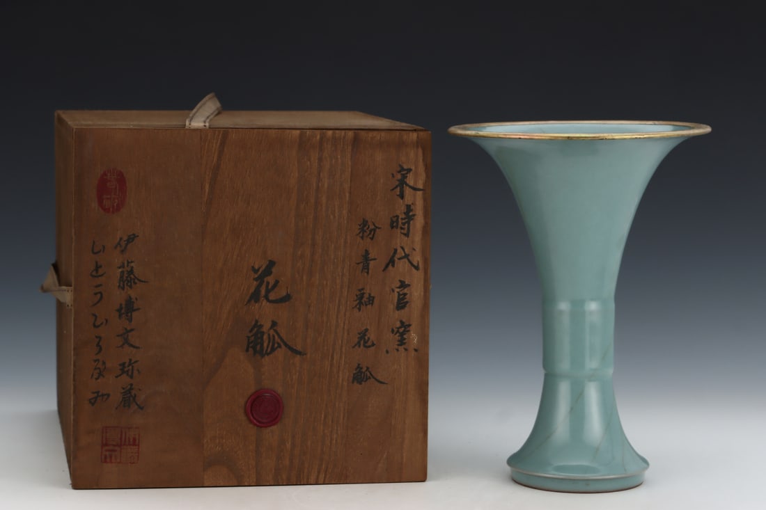 A Exquisite Guan yao Celadon Glazed Cup, with an Imperial Poem by Emperor Qianlong: A Exquisite Guan yao Celadon Glazed Cup, with an Imperial Poem by Emperor Qianlong,Song Dynasty, China,Size:9.6inx7in 官窑粉青釉杯,带乾隆御&