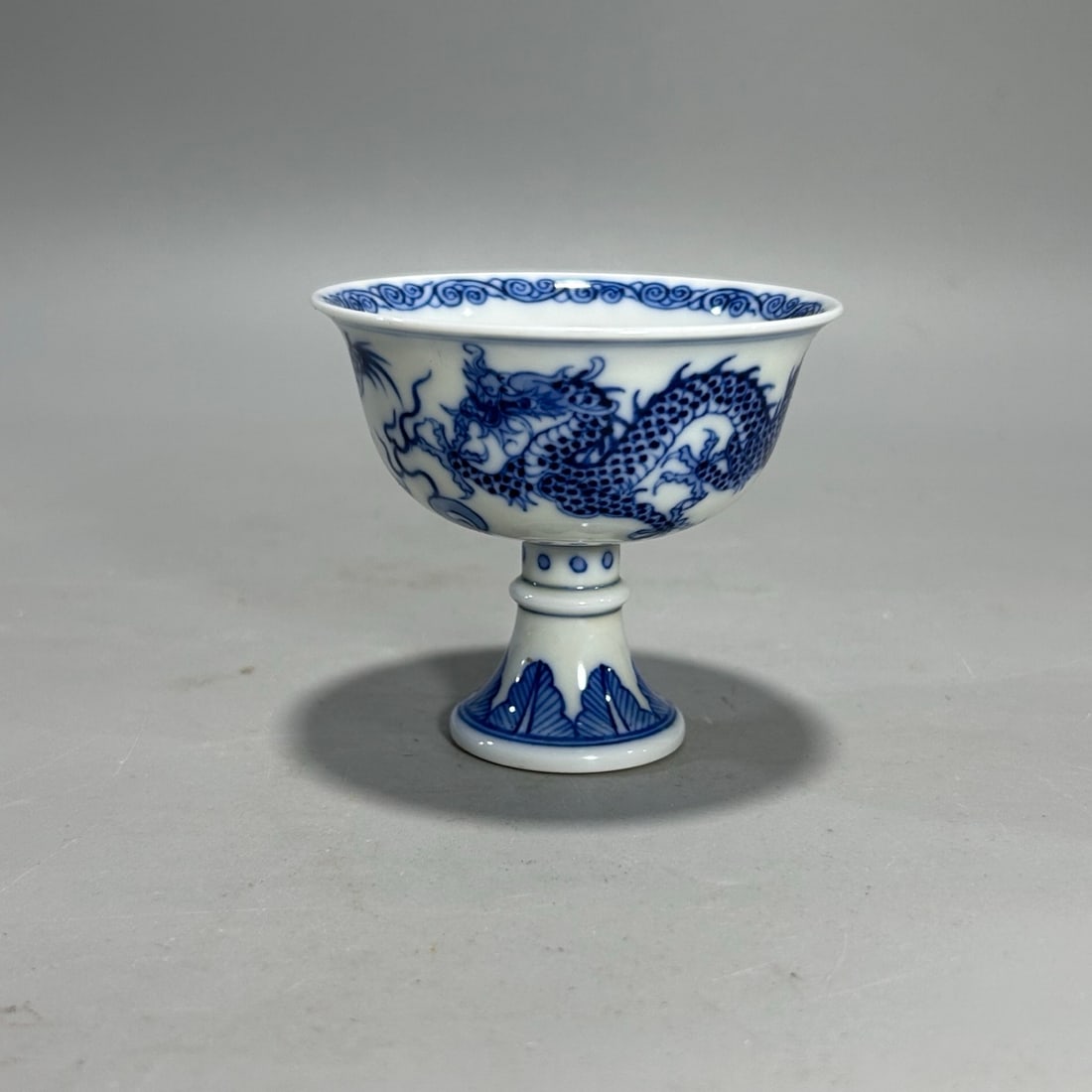 A Exquisite Blue and White Dragon Pattern Cup: A Exquisite Blue and White Dragon Pattern Cup,Qing Dynasty, China,Size:2.8inx3.1in 青花龙纹杯,中国清代