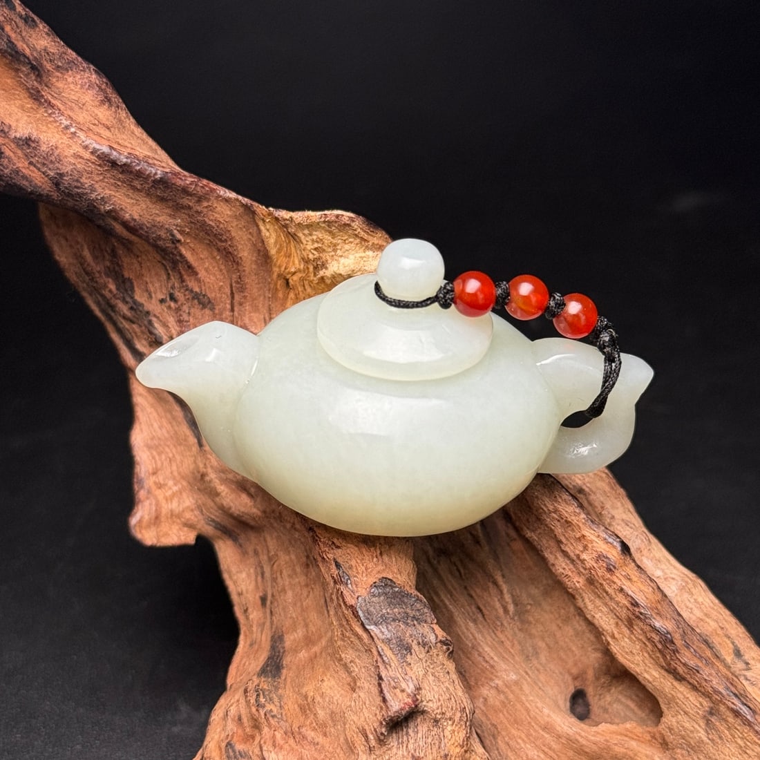 A Exquisite Hotan Jade Handheld Carving: A Exquisite Hotan Jade Handheld Carving,Qing Dynasty, China,Size:2.3inx1.4inx1.2in ,Weight:46g 和田玉手把件,中国清代
