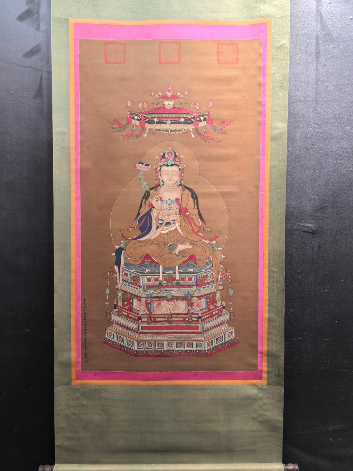 A Chinese Vertical Scroll Ink Painting of Avalokitesvara on Paper: A Chinese Vertical Scroll Ink Painting of Avalokitesvara on Paper,Tang Dynasty, China,Wu Daozi,without frame size:28inx51.6in 一幅中国水墨观音画&#