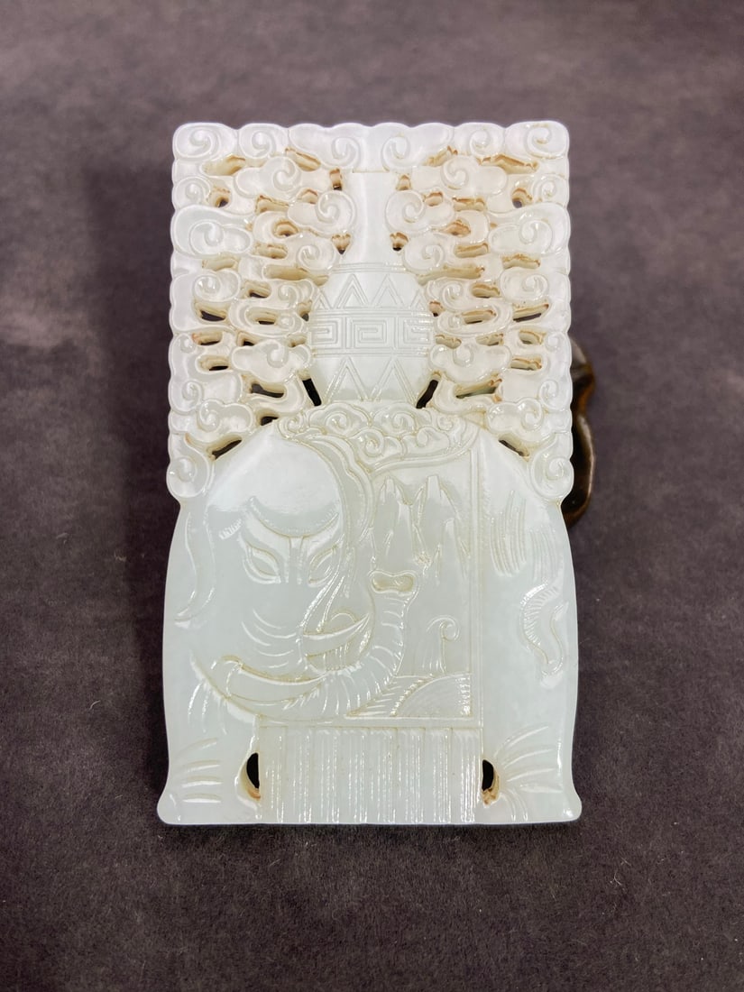 A Exquisite Hotan Jade Elephant pendant (1 of 7)