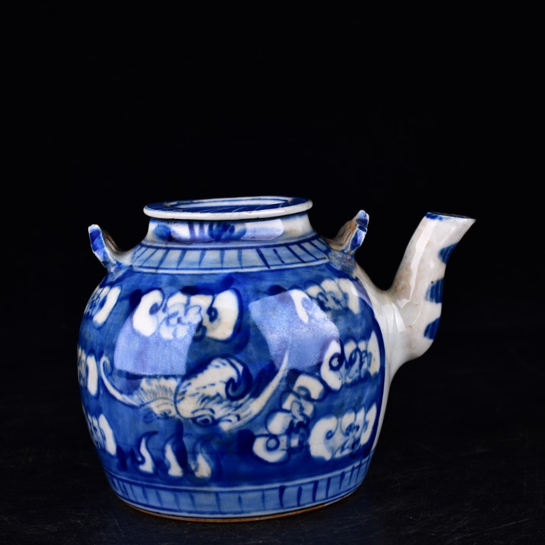 A Exquisite Blue and White Bat Pattern Ewer - 3