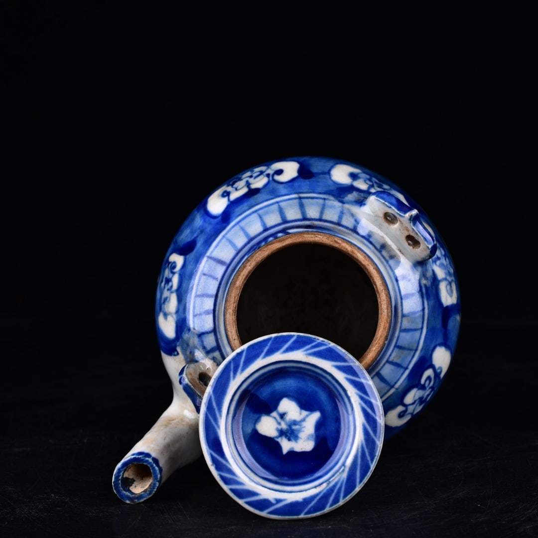 A Exquisite Blue and White Bat Pattern Ewer - 5