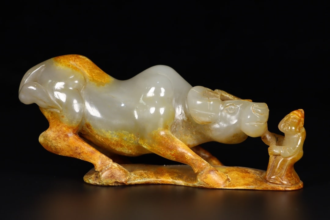 A Exquisite Hotan Jade Buffalo Ornament: A Exquisite Hotan Jade Buffalo Ornament,Han Dynasty, China,Size:6.3inx2inx3in ,Weight:594g 和田玉牛摆件,中国汉代