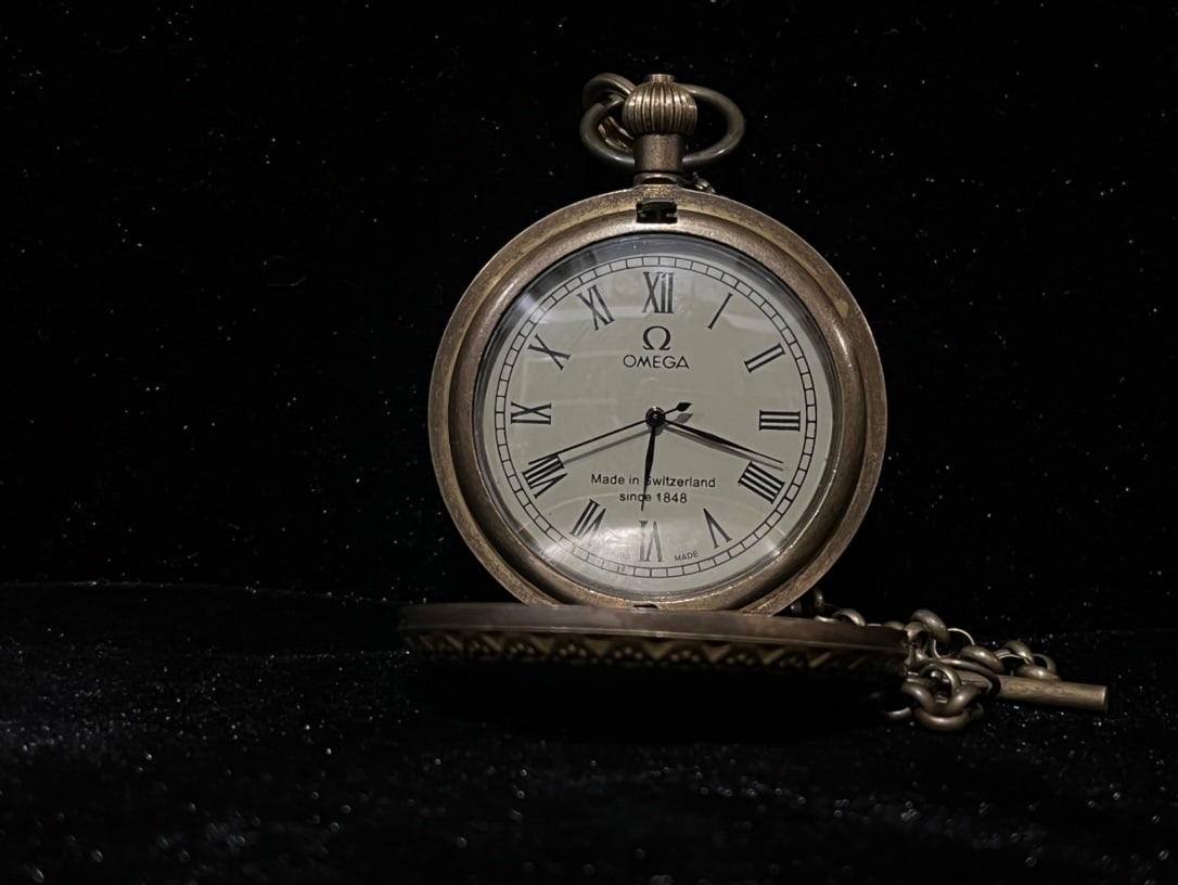 A Exquisite Coppery Double Opening Pocket Watch - 2