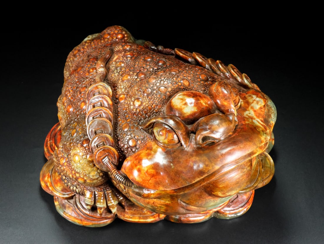 A Exquisite Hotan Jade Golden Toad Ornament: A Exquisite Hotan Jade Golden Toad Ornament,Qing Dynasty, China,Size:7.9inx15.4inx12.6in ,Weight:25500g 和田玉金蟾摆件,中国清代