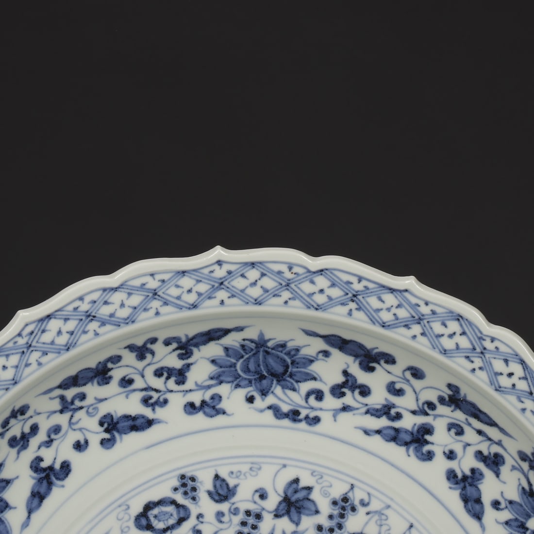 A Exquisite Blue and White Flower Bird Pattern Plate - 2