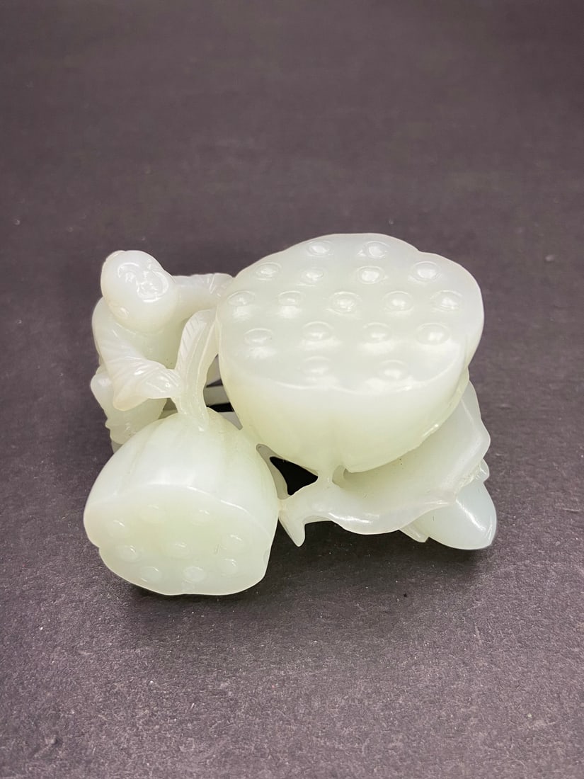 A Exquisite Hotan Jade Lotus Seed Handheld Carving: A Exquisite Hotan Jade Lotus Seed Handheld Carving,Ming Dynasty, China,Size:2.8inx1.8inx1.5in ,Weight:126g 和田玉莲子手把件,中国明