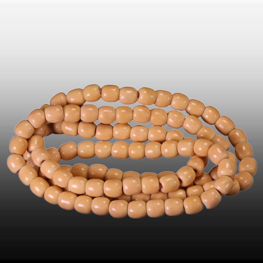 A Exquisite Gaogu Jade Necklace: A Exquisite Gaogu Jade Necklace,Ancient Time, China,Size:0.4in,Weight:118g 高古玉链子,远古时期
