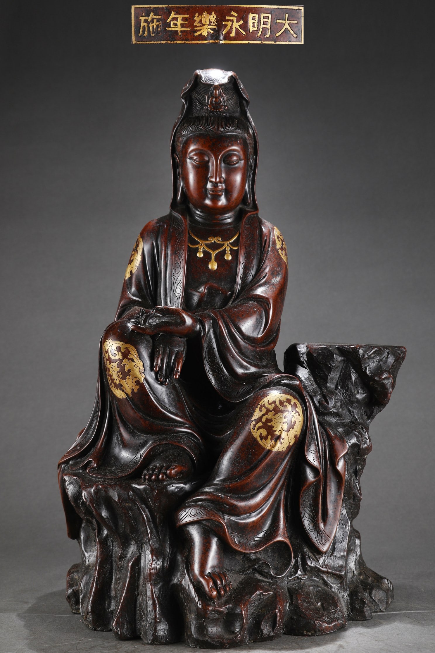 A Exquisite Gilt Bronze Statue of Avalokitesvara Ornament: A Exquisite Gilt Bronze Statue of Avalokitesvara Ornament,Ming Dynasty, China,Yongle Six-character Mark,Size:24inx15.7in ,Weight:15150g 紫铜鎏金观音摆件