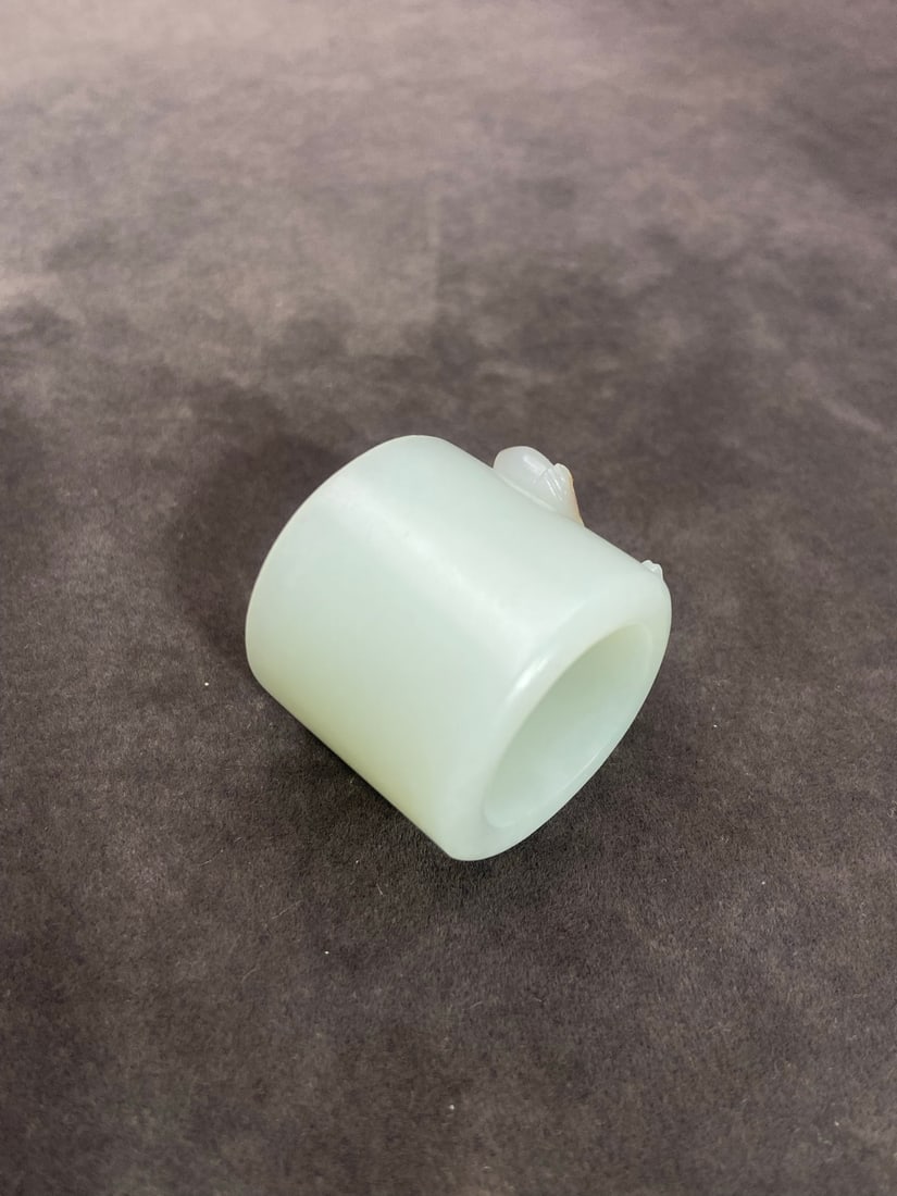 A Exquisite Hotan Jade Monkey Pattern Thumb Ring - 3