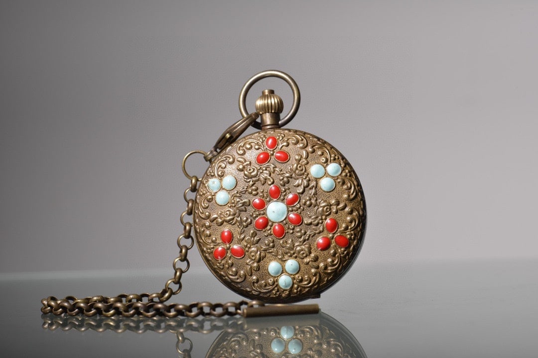 A Exquisite Coppery Inlaid Enamel Flower Pattern Double Opening Pocket Watch: A Exquisite Coppery Inlaid Enamel Flower Pattern Double Opening Pocket Watch,Republic of China,Size:2.2in 铜制嵌珐琅花卉纹双开怀ඤ