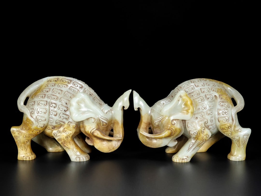 A pair of Exquisite Hotan Jade Elephant Ornament: A pair of Exquisite Hotan Jade Elephant Ornament,Han Dynasty, China,Size:5.5inx2.8inx3.9in ,Weight:2020g 一对和田玉象摆件,中国汉ߣ
