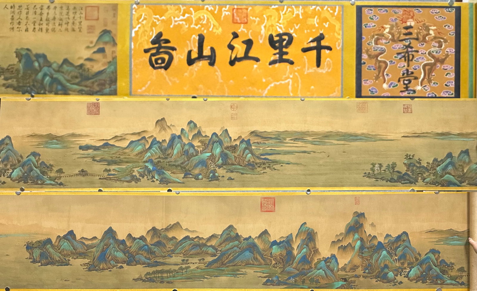 A Chinese Hand Scroll Ink Painting of Landscape on Silk: A Chinese Hand Scroll Ink Painting of Landscape on Silk,Song Dynasty, China,Wang Ximeng,withoutframesize:472.4inx19.7in 一幅中国水墨绢本山水